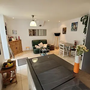 Maison Très Calme Plein Centre Jardin Hébergement de vacances